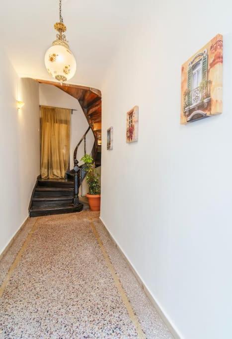 Neoclassical Loft In Monastiraki - Acropolis And Metro Athènes Extérieur photo